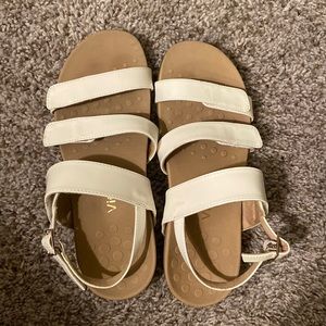 White 3-Strap Vionic Sandals Size 9